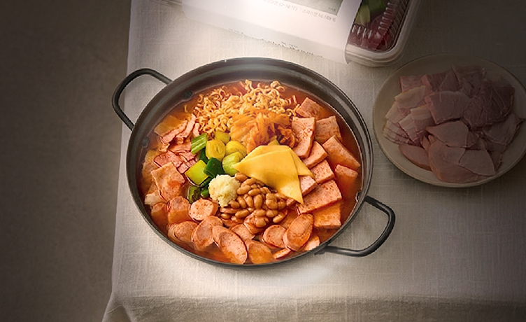 [Kurly Only] 컬리가 만든 첫 간편식, 차려낸 부대찌개